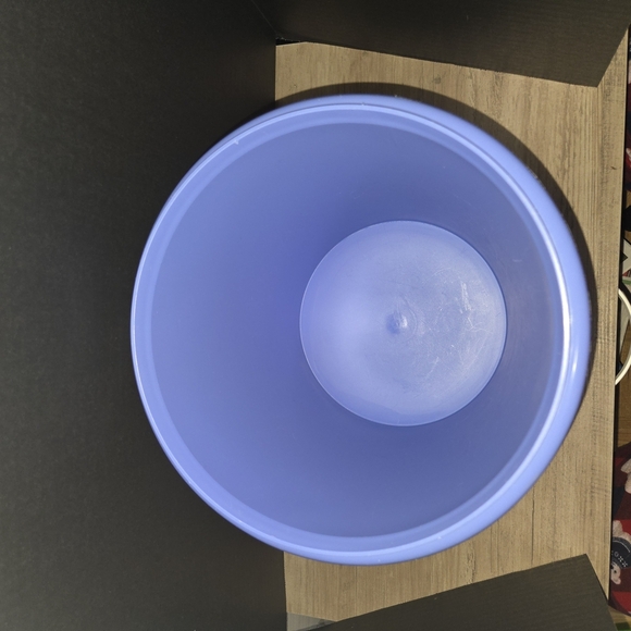 Tupperware 9 qt storage container with lid 255 and 1203 - Picture 8 of 9